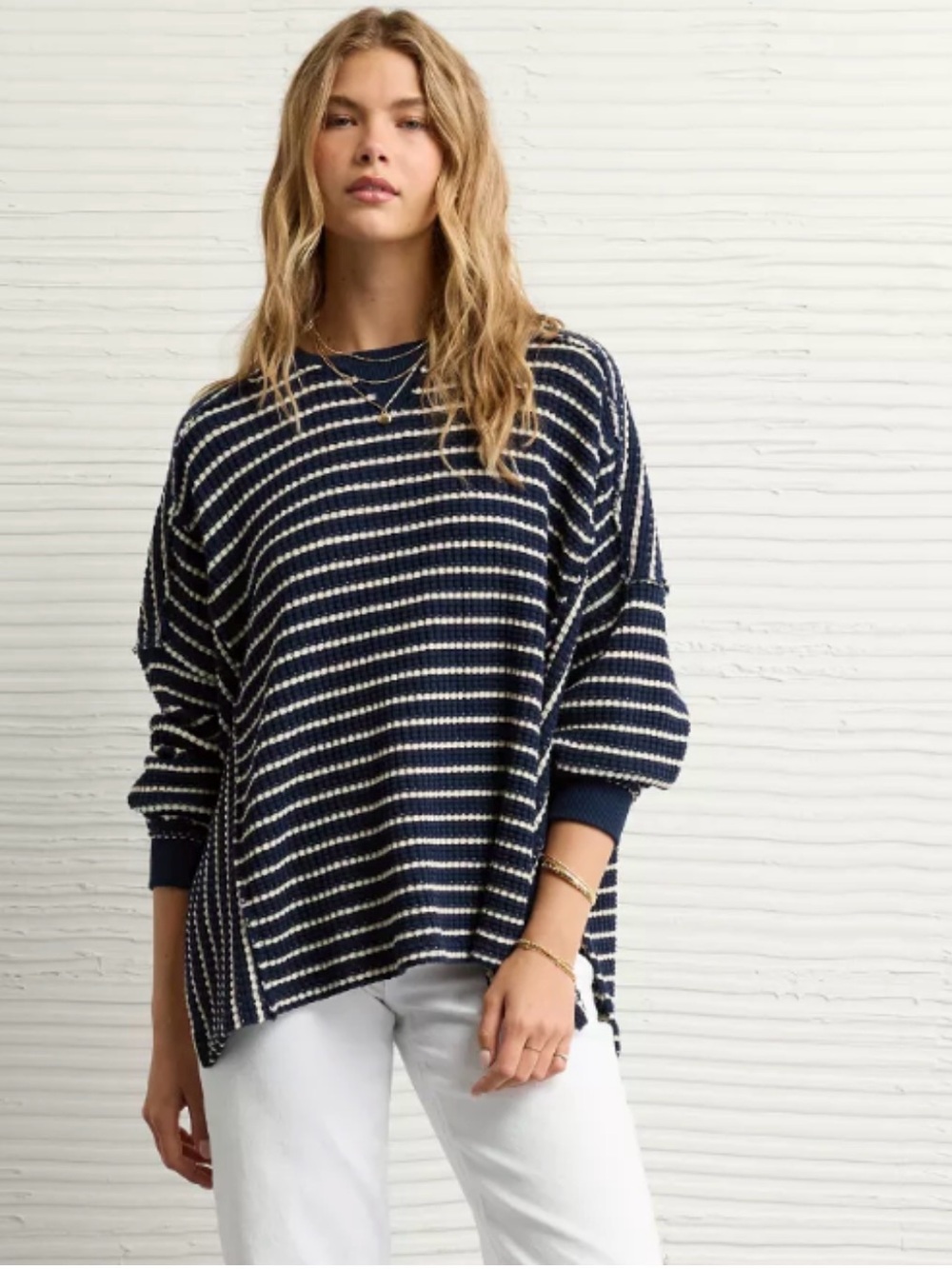 AE Seriously Lived In Waffle Weave Sweater Size Large Navy/White